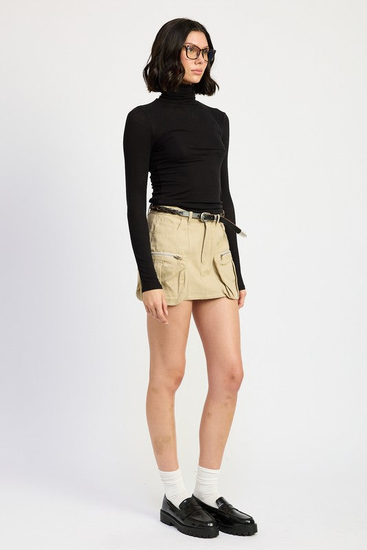 EXPOSED CARGO POCKET MINI SKIRT